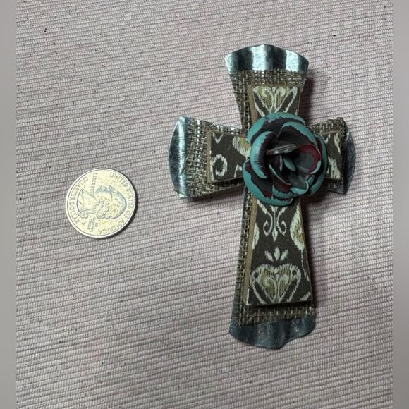 Elegant Cross Candle Decor Excellent Preloved Condition - Picture 2 of 3